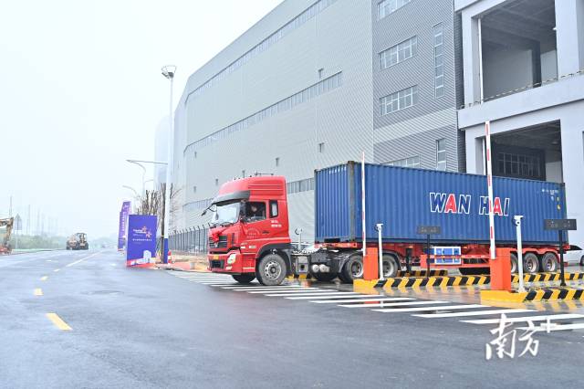 出口货物在佛山国际陆港可以实现一站式通关。受访单位供图 出口货物在佛山国际陆港可以实现一站式通关。受访单位供图